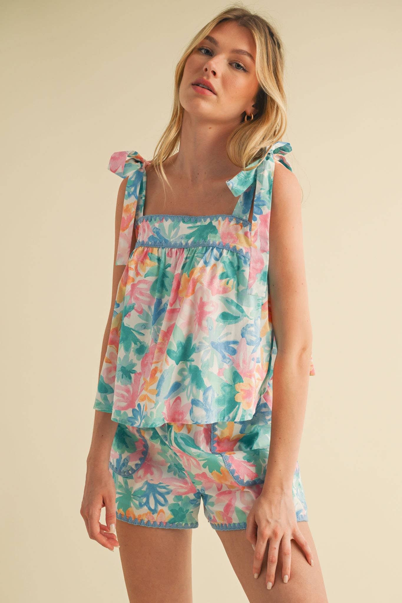 EXCLUSIVE FLORAL TIE SHOULDER TOP AND SHORTS SET