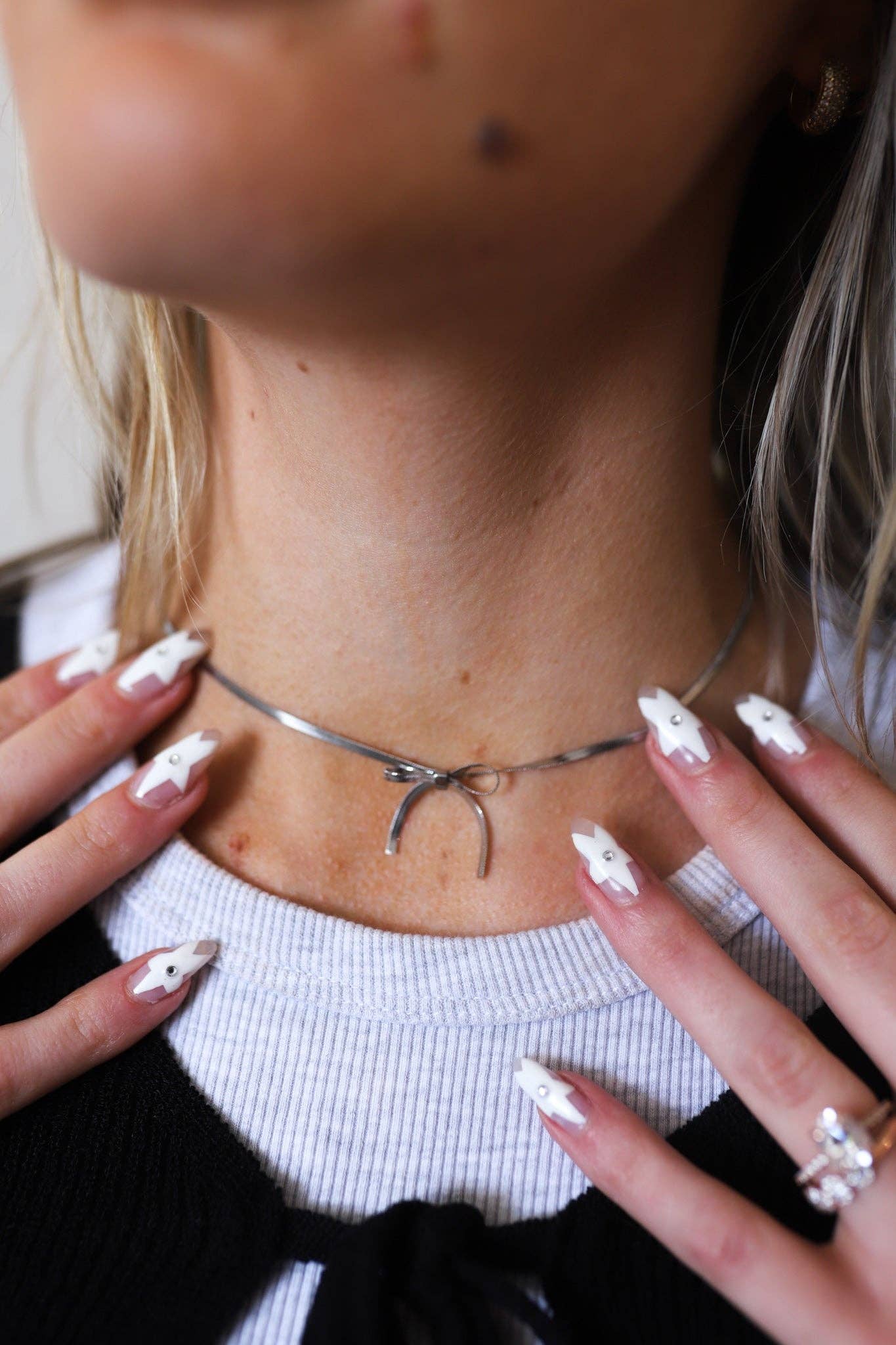 The Choker Bow Necklace Silver