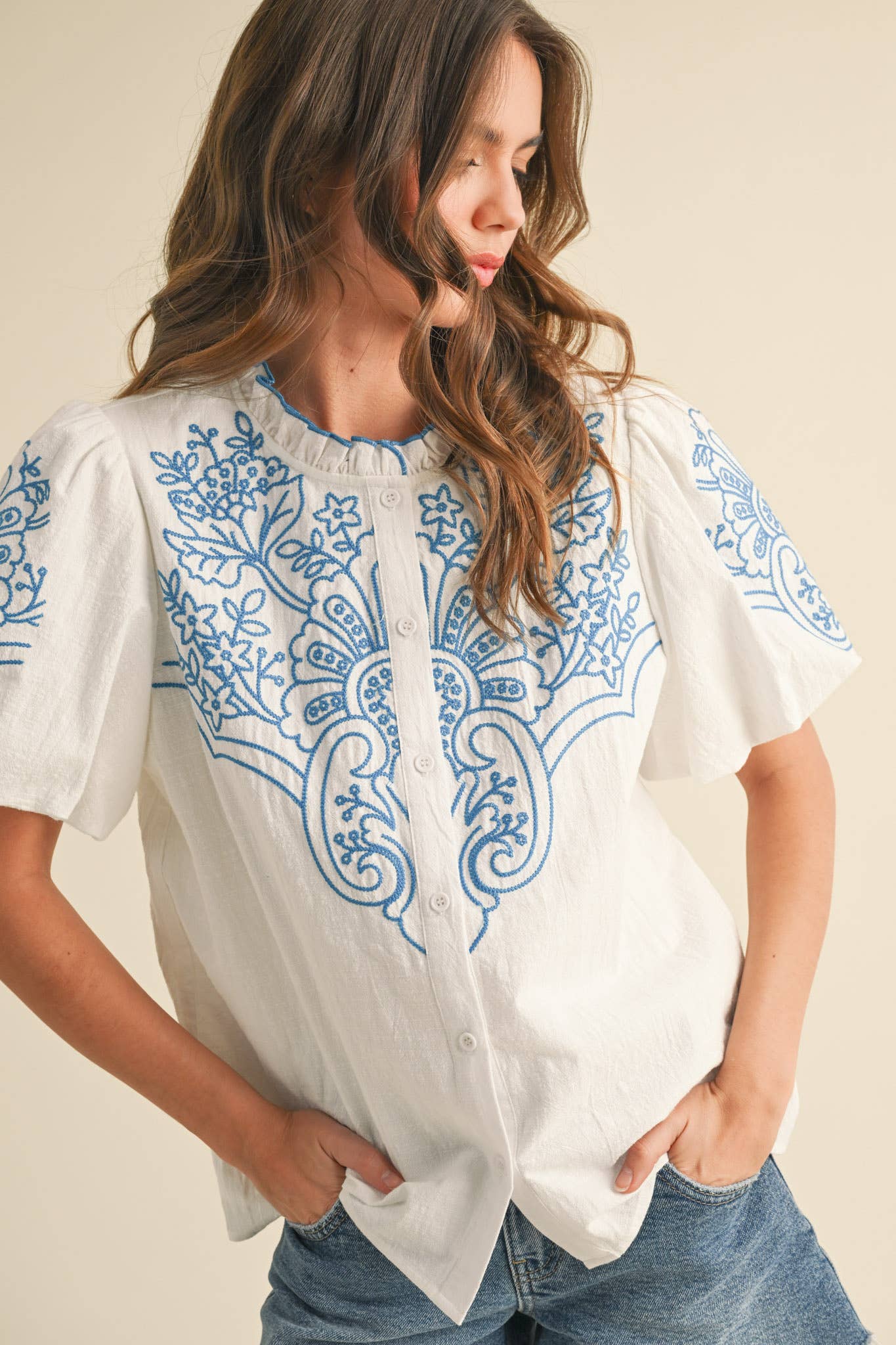 EMBROIDERED BUTTON DOWN BUBBLE SLEEVE TOP