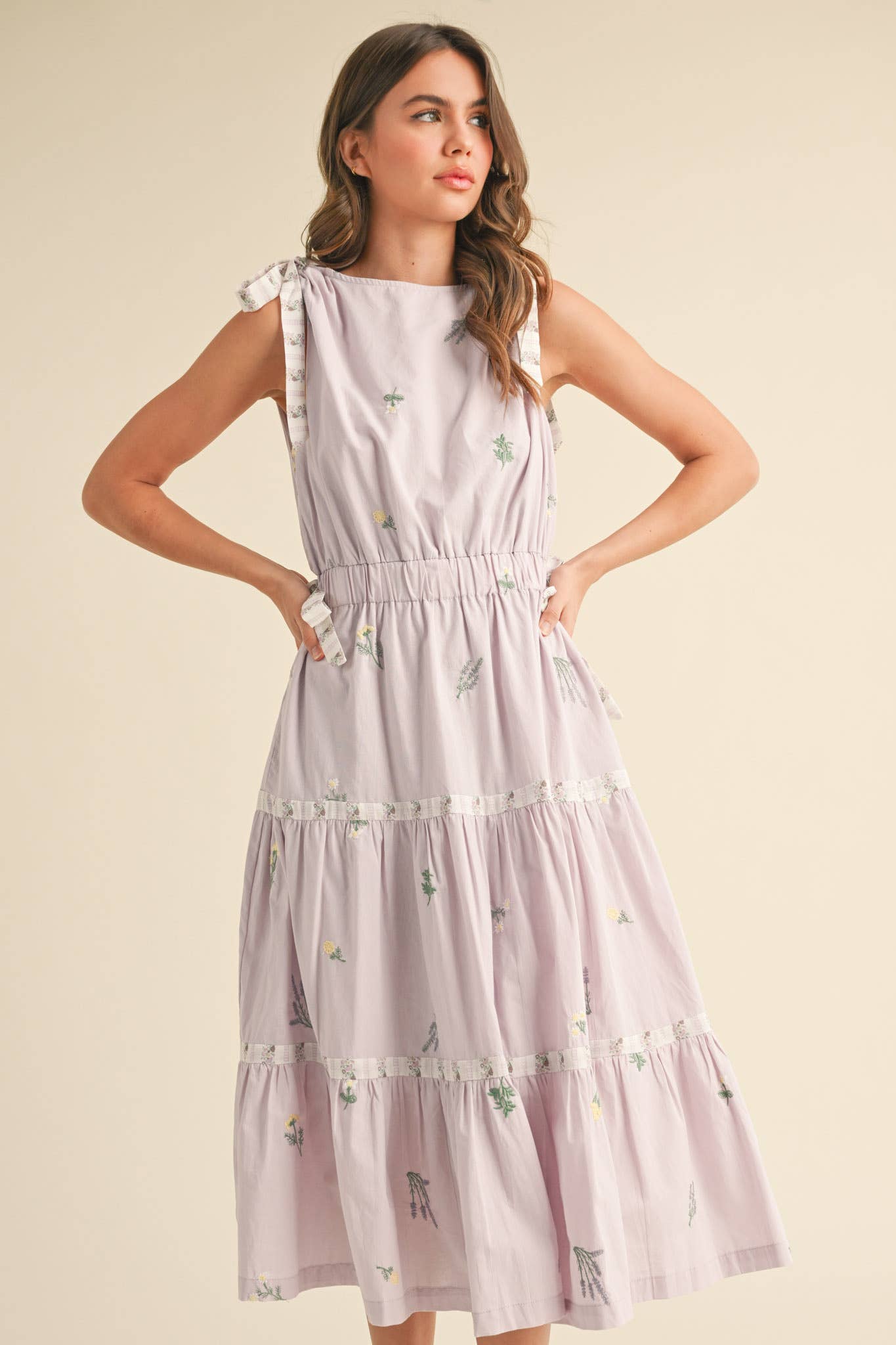 EMBROIDERED FLORAL CONTRAST TIERED MIDI DRESS Small