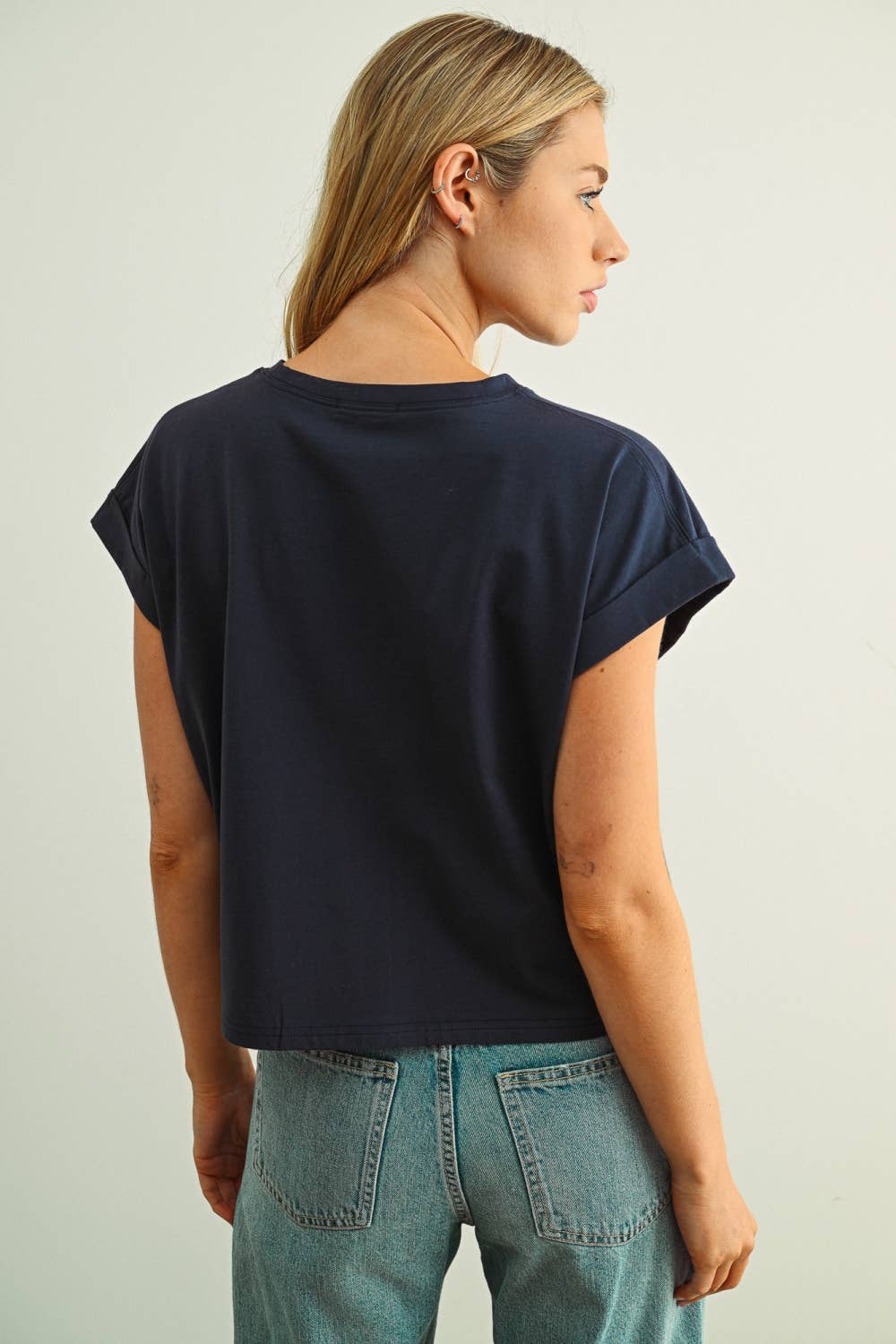T2263 ROUND NECK CUFFED SLEEVE TOP: HEATHER GREY / M