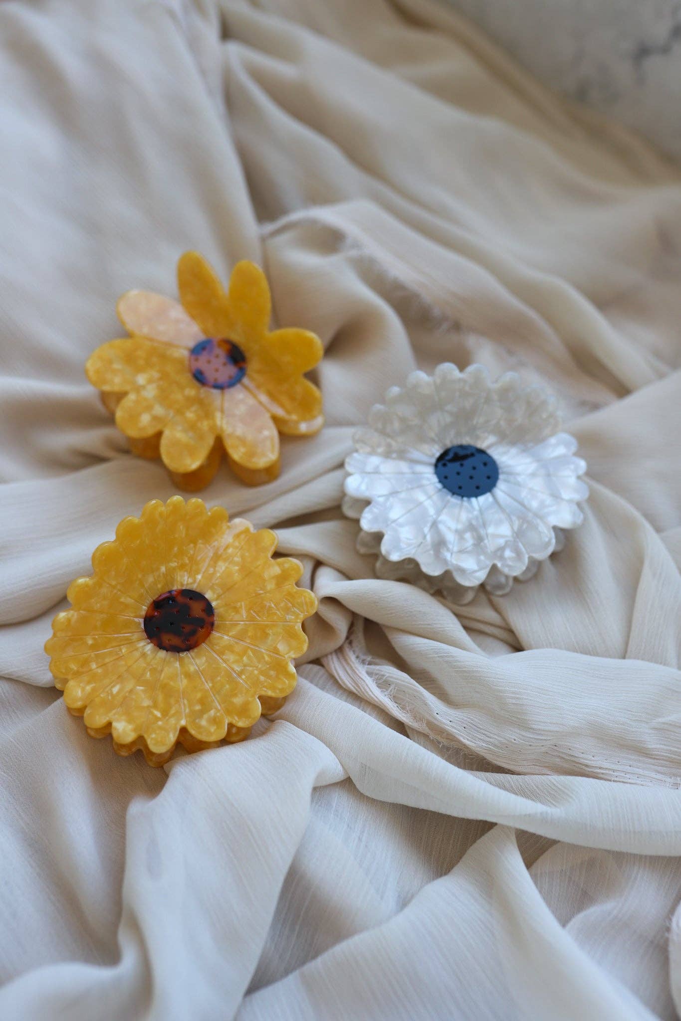 JUMBO FLOWER CLAW: HONEY SMALL PETAL