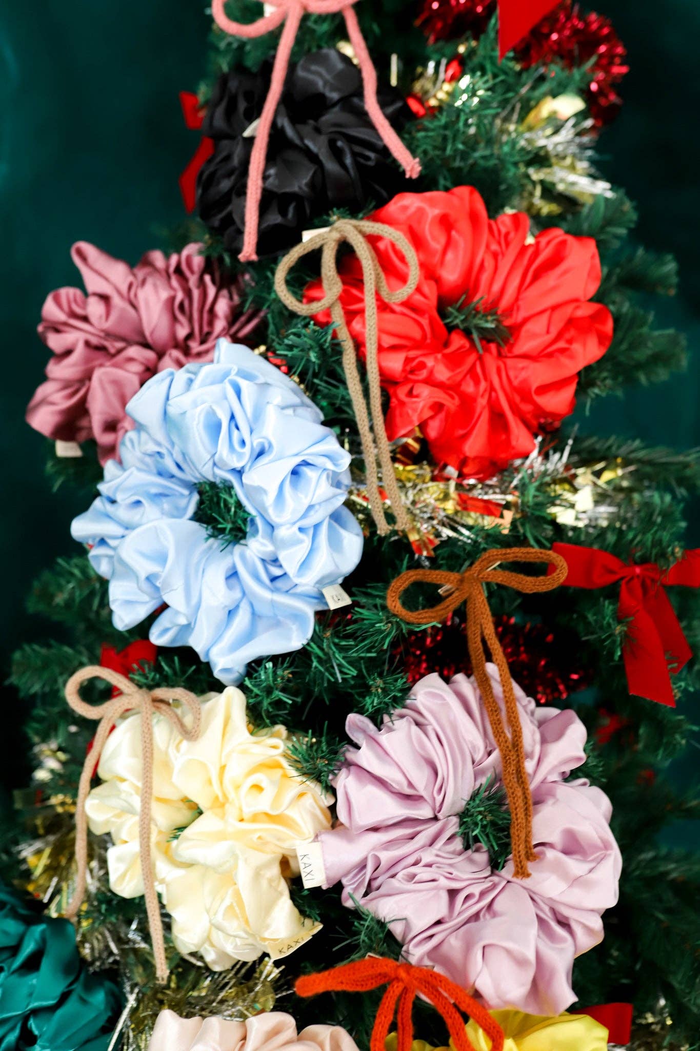 THE JUMBO SLEEP SCRUNCHIES: CHAMPAGNE