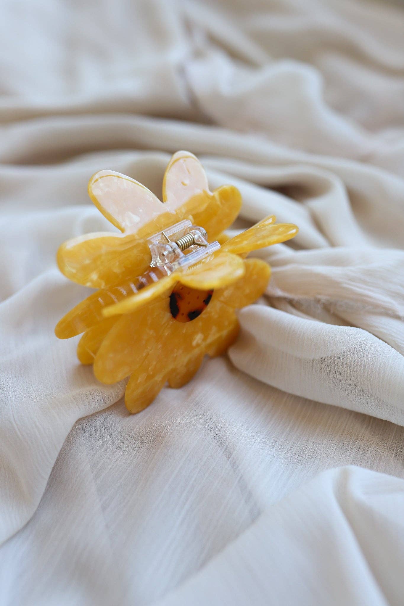 JUMBO FLOWER CLAW: HONEY SMALL PETAL