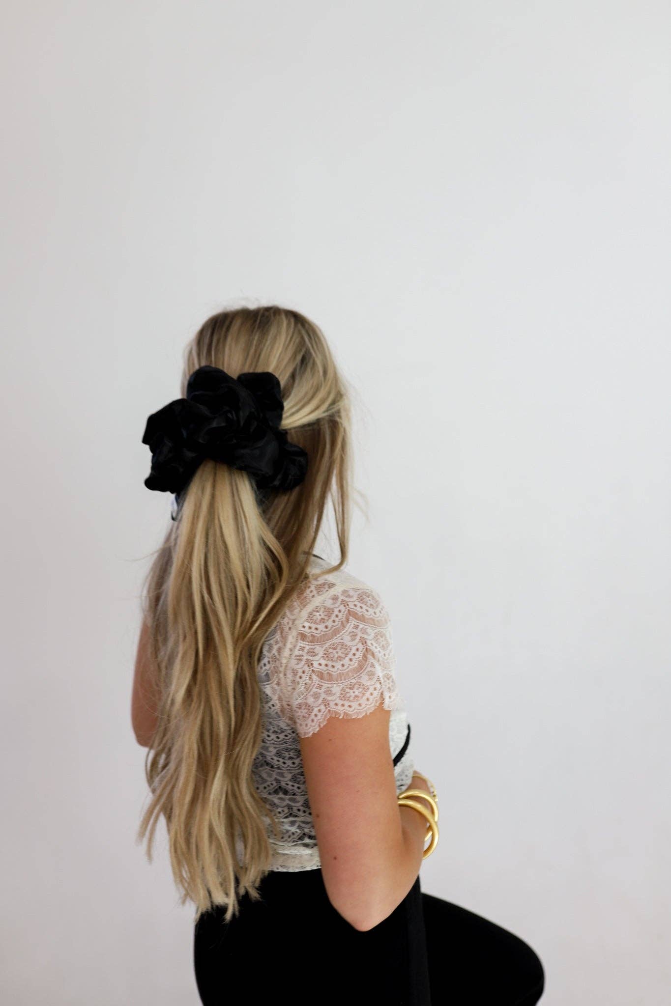 THE JUMBO SLEEP SCRUNCHIES: CHAMPAGNE