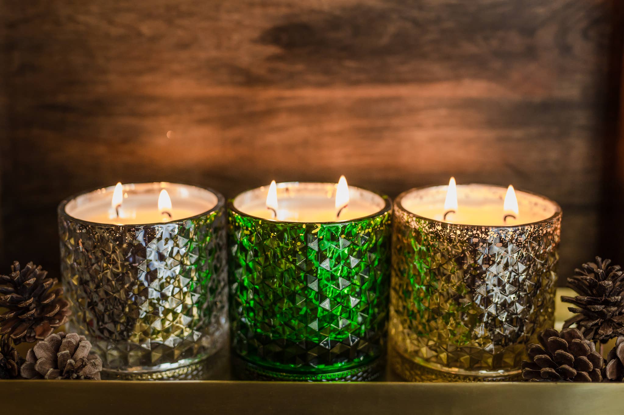 Mistletoe & Holly 15oz Shimmer Candle 2 wick