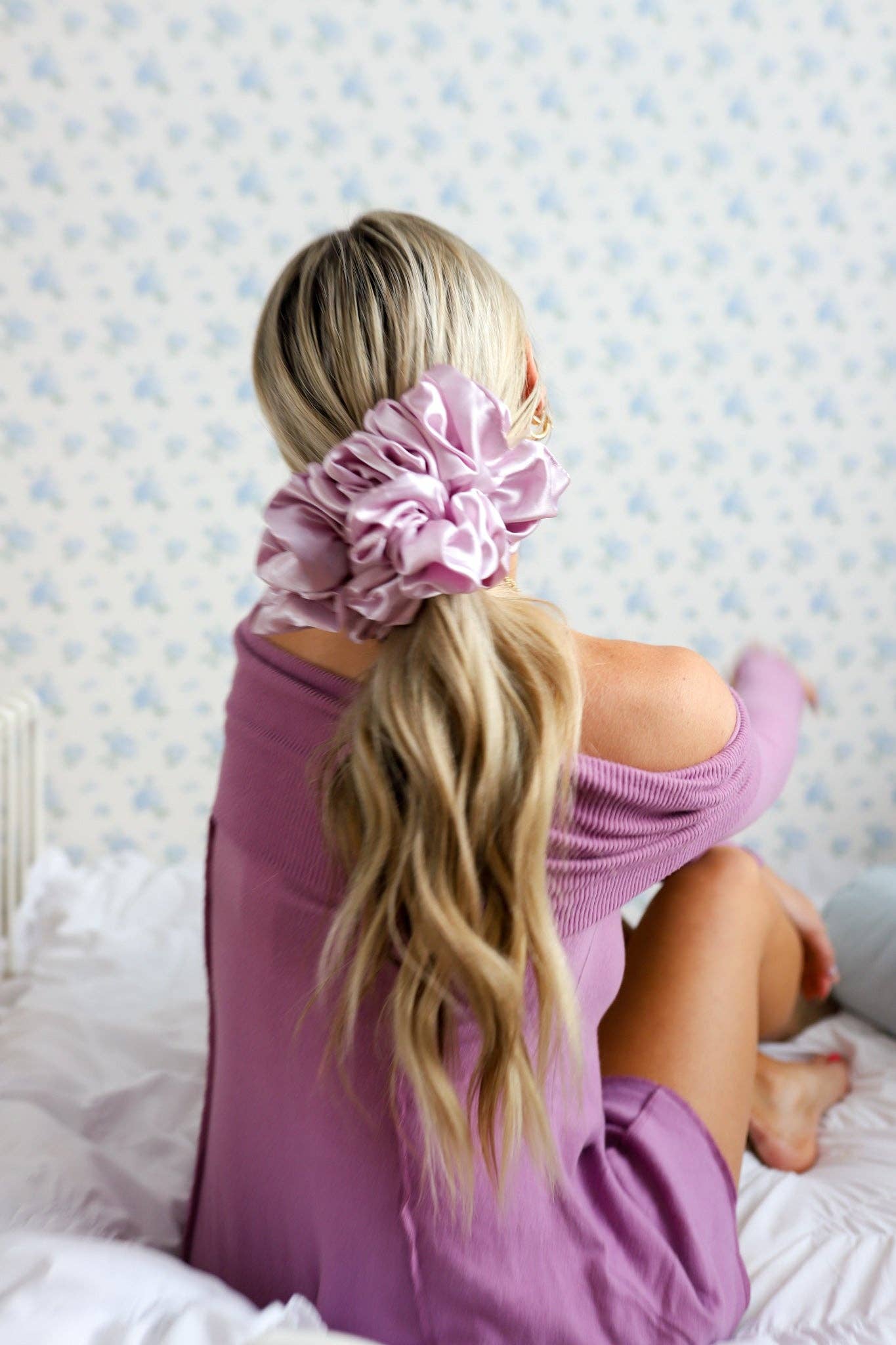 THE JUMBO SLEEP SCRUNCHIES: CHAMPAGNE