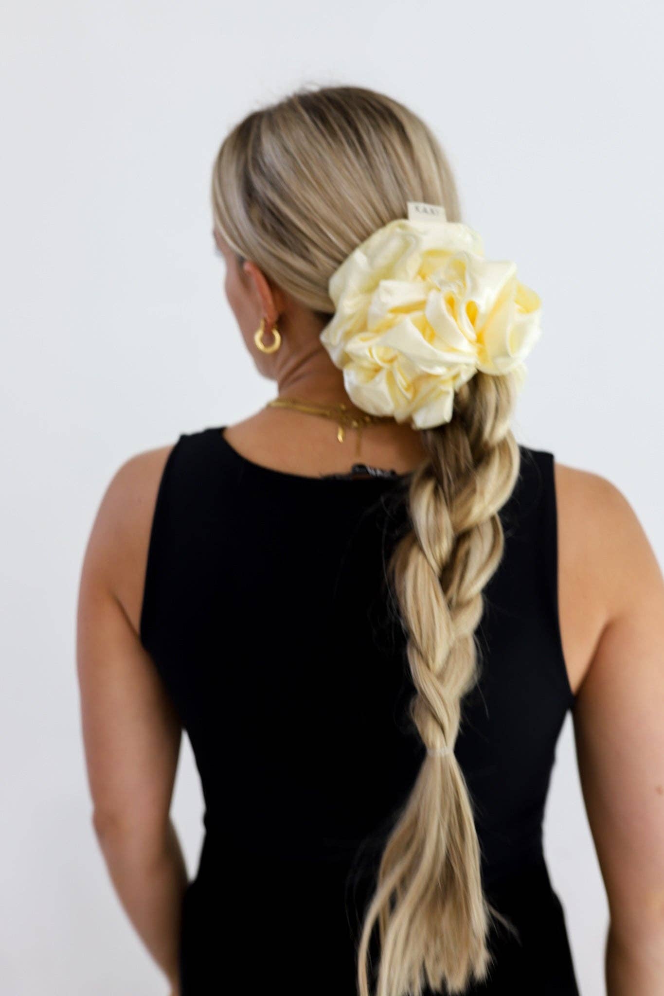 THE JUMBO SLEEP SCRUNCHIES: CREAM