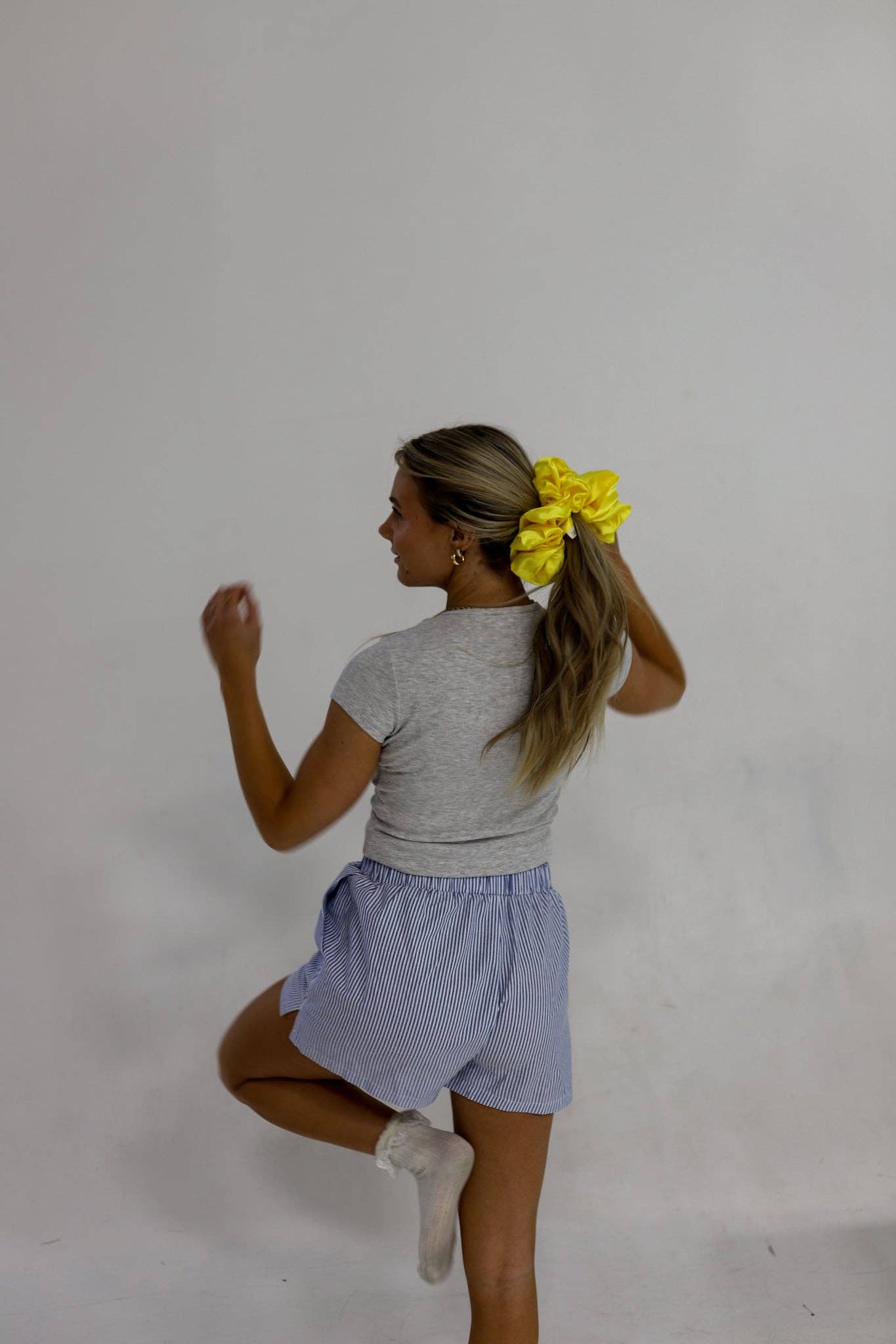 THE JUMBO SLEEP SCRUNCHIES: CREAM