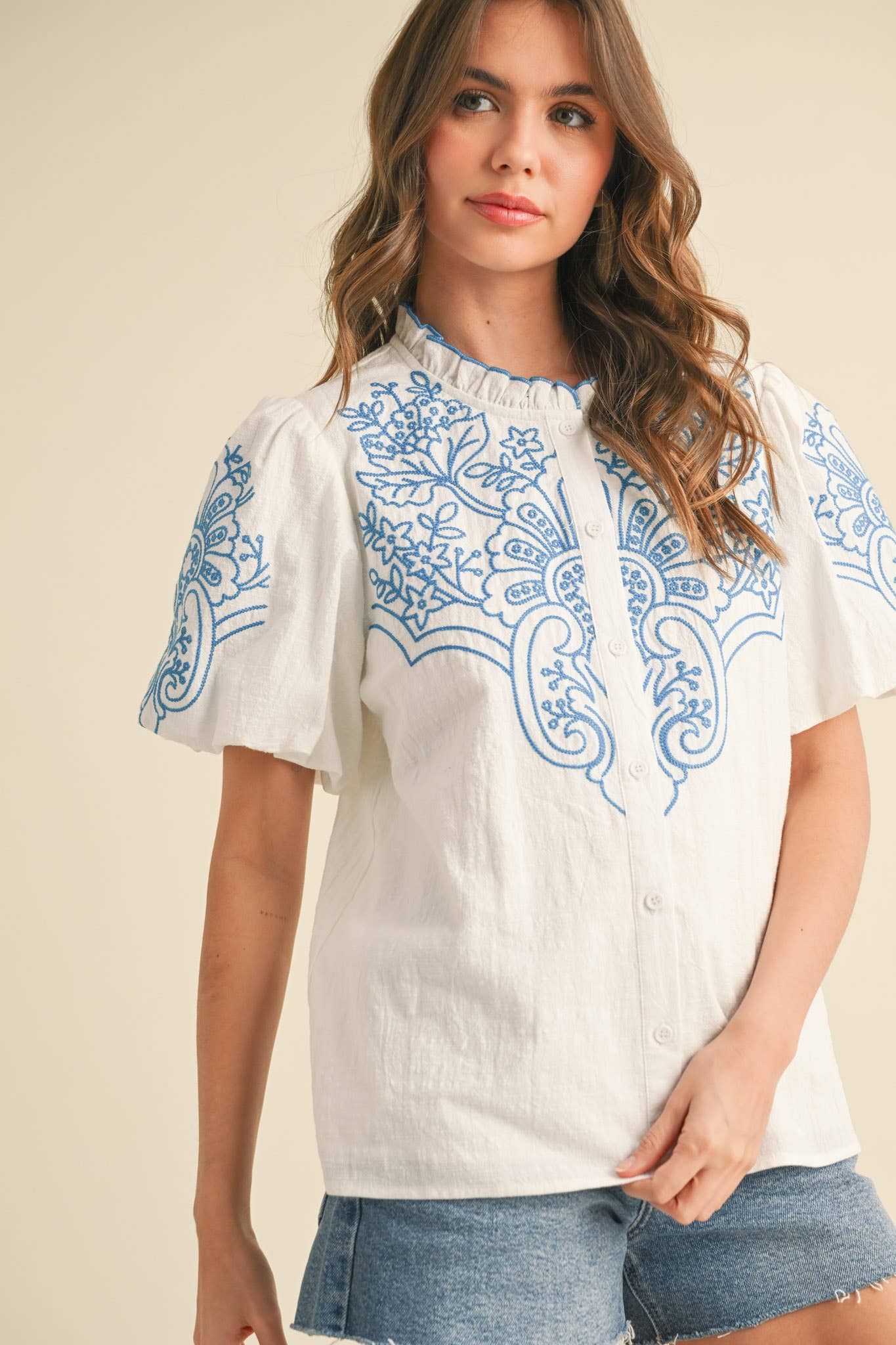 EMBROIDERED BUTTON DOWN BUBBLE SLEEVE TOP