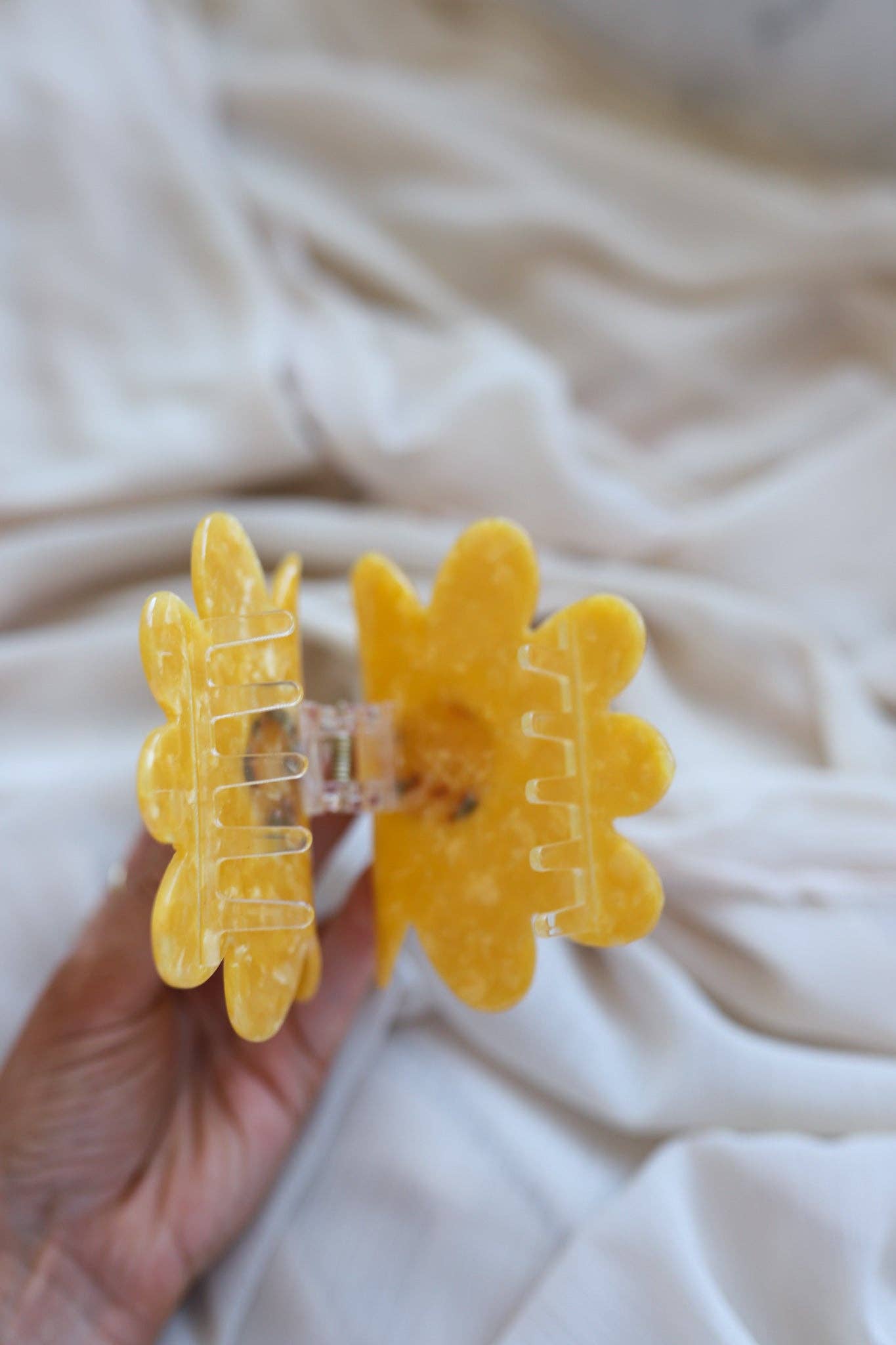JUMBO FLOWER CLAW: HONEY SMALL PETAL