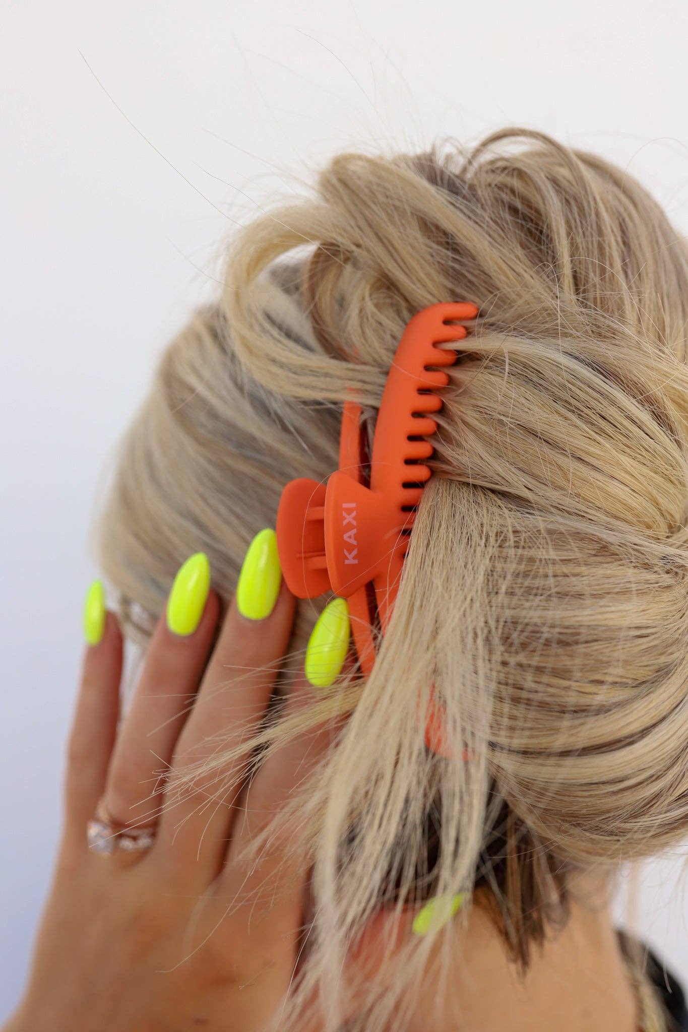MIDI HOLD EVERYTHING CLAW ( 13 COLORS ): BONE
