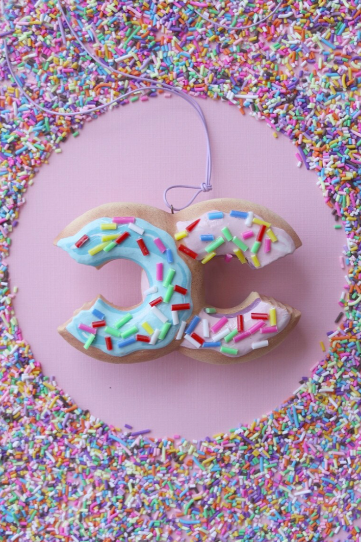 HIGH FASHION DONUTS ORNAMENT