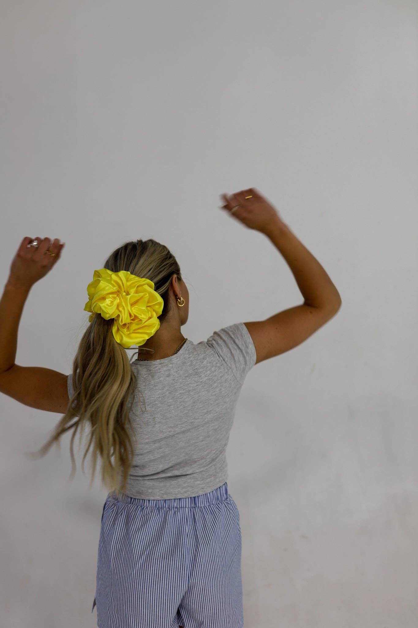 THE JUMBO SLEEP SCRUNCHIES: CHAMPAGNE
