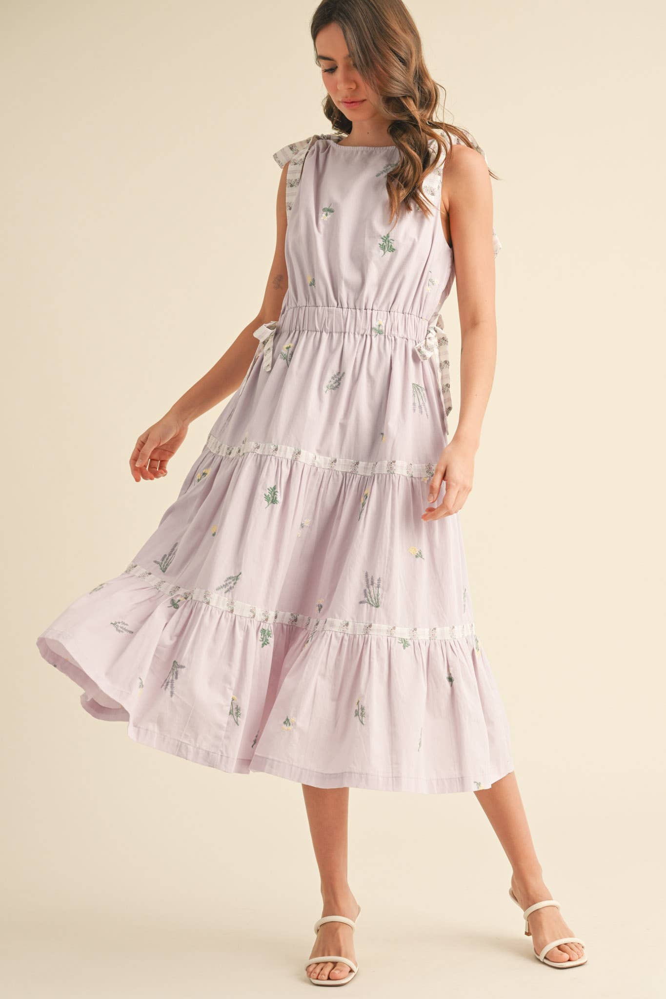 EMBROIDERED FLORAL CONTRAST TIERED MIDI DRESS