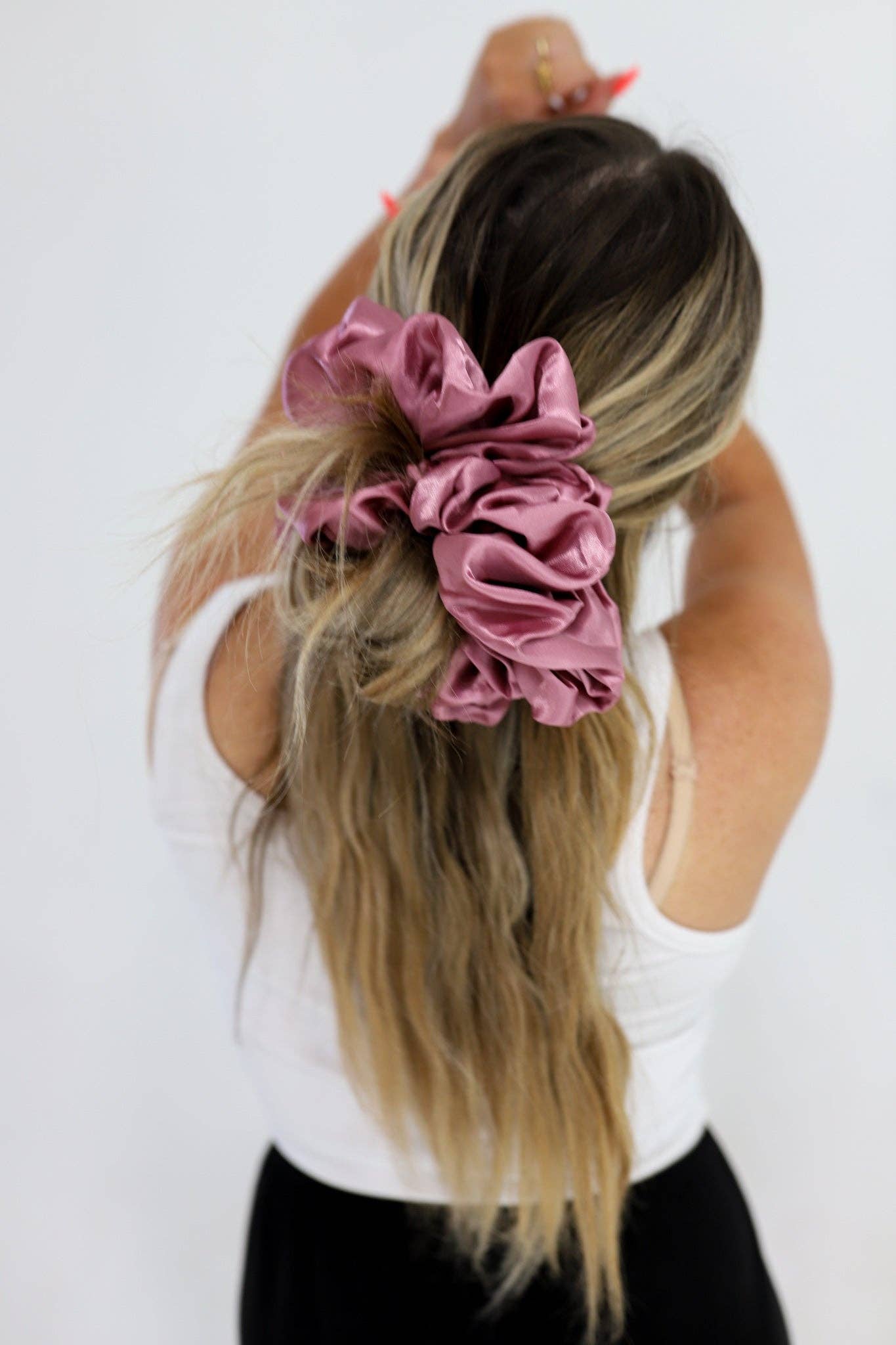 THE JUMBO SLEEP SCRUNCHIES: CHAMPAGNE