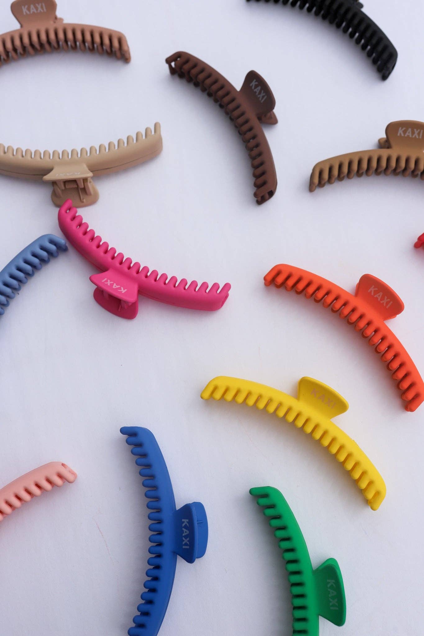 MIDI HOLD EVERYTHING CLAW ( 13 COLORS ): LIGHT BROWN