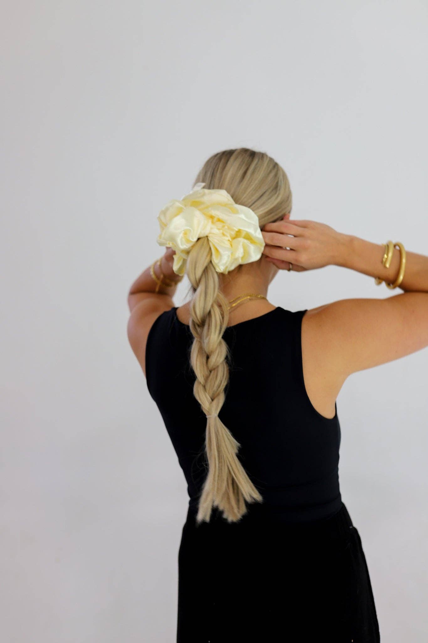THE JUMBO SLEEP SCRUNCHIES: CHAMPAGNE