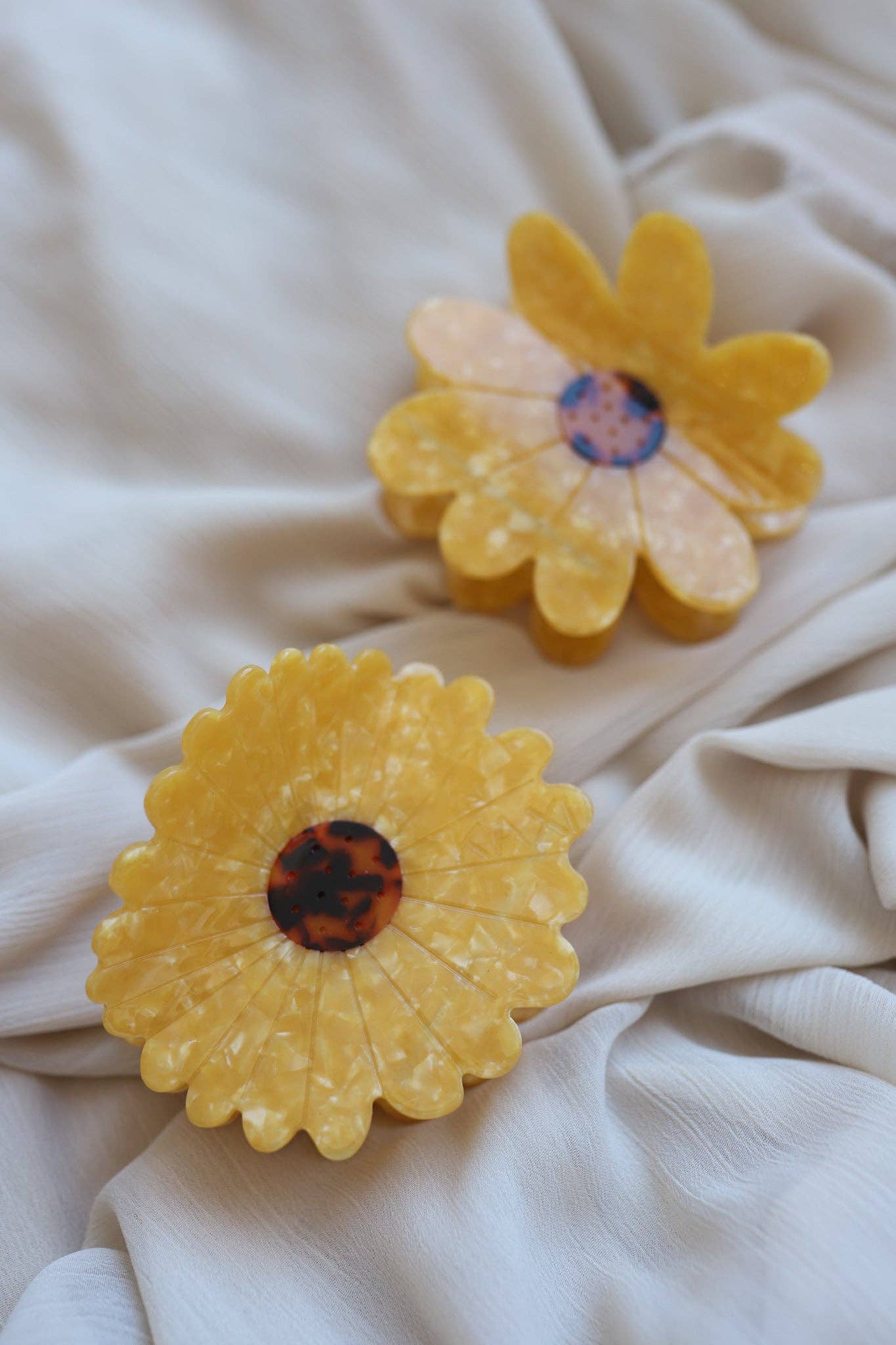 JUMBO FLOWER CLAW: HONEY SMALL PETAL