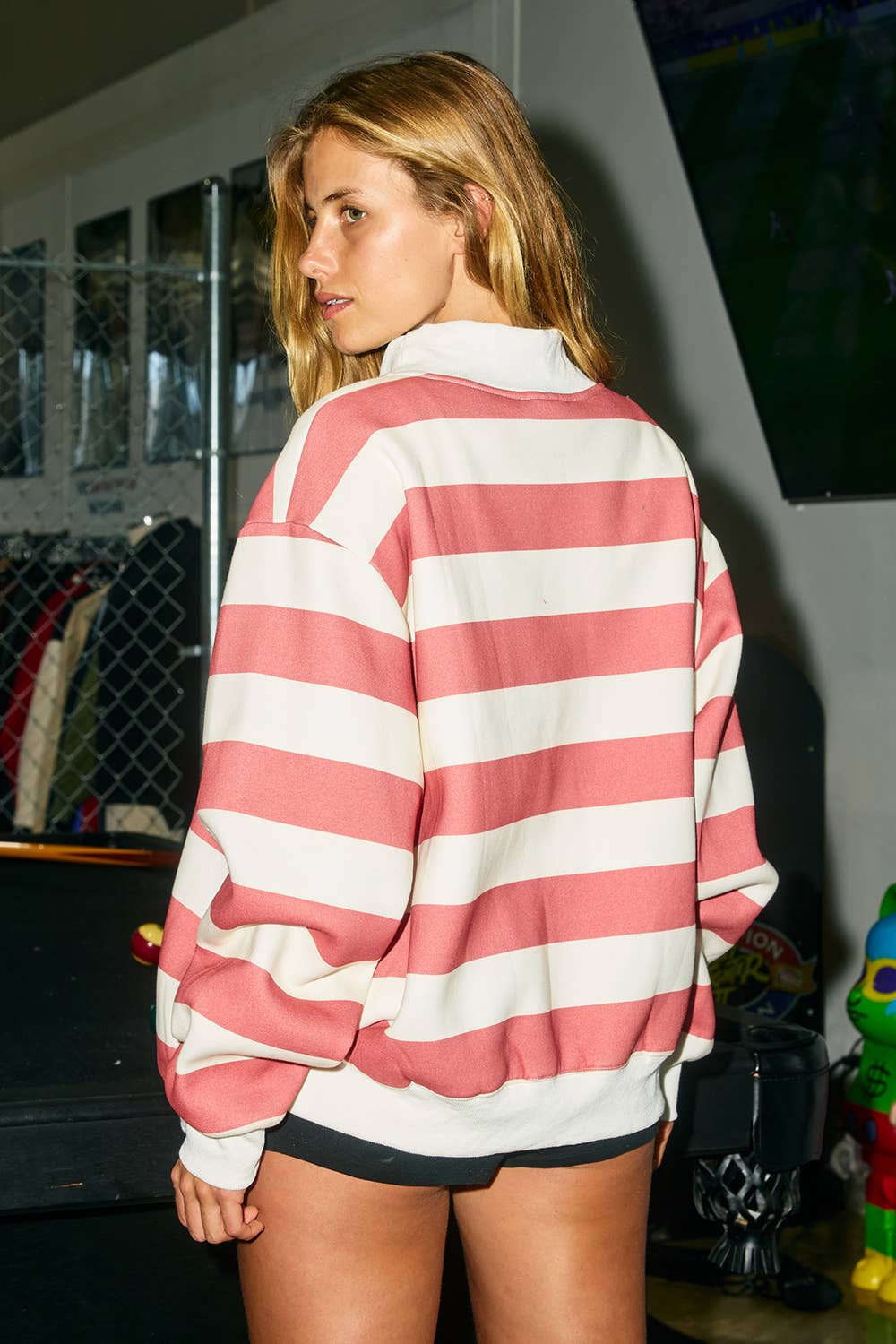 IT2594E-MERRY7 | 'MERRY' Applique Embroidered Sweatshirt : RED/WHITE / S/M