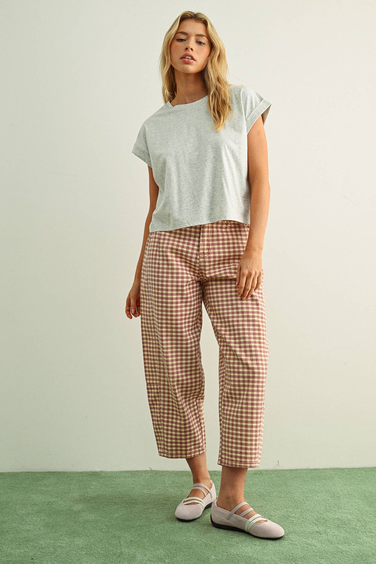 T2263 ROUND NECK CUFFED SLEEVE TOP: HEATHER GREY / M