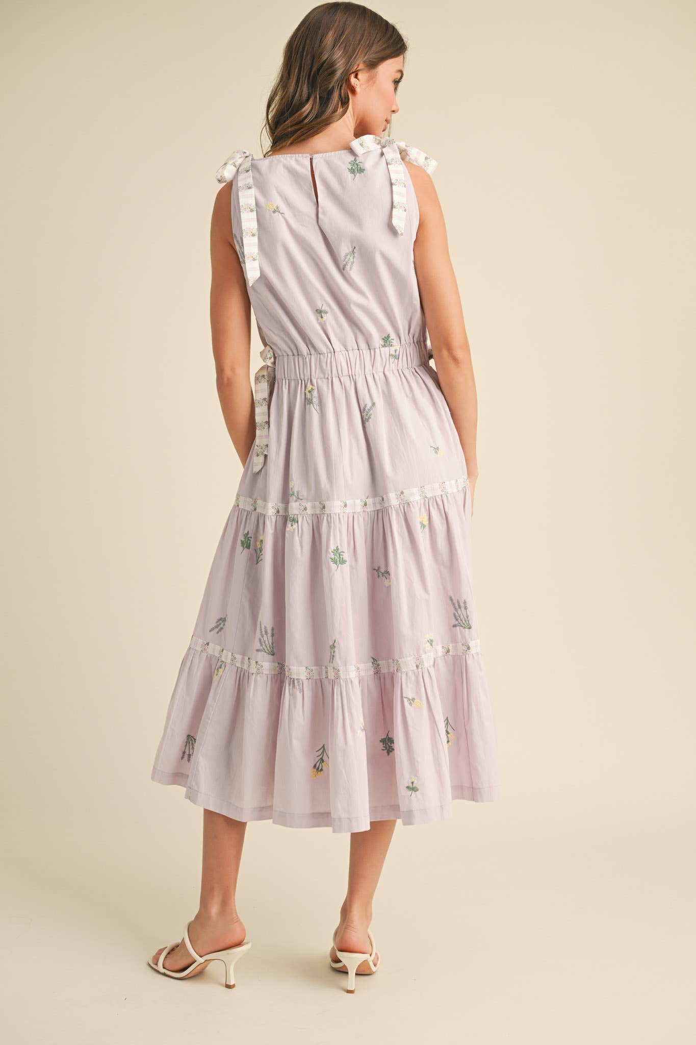EMBROIDERED FLORAL CONTRAST TIERED MIDI DRESS