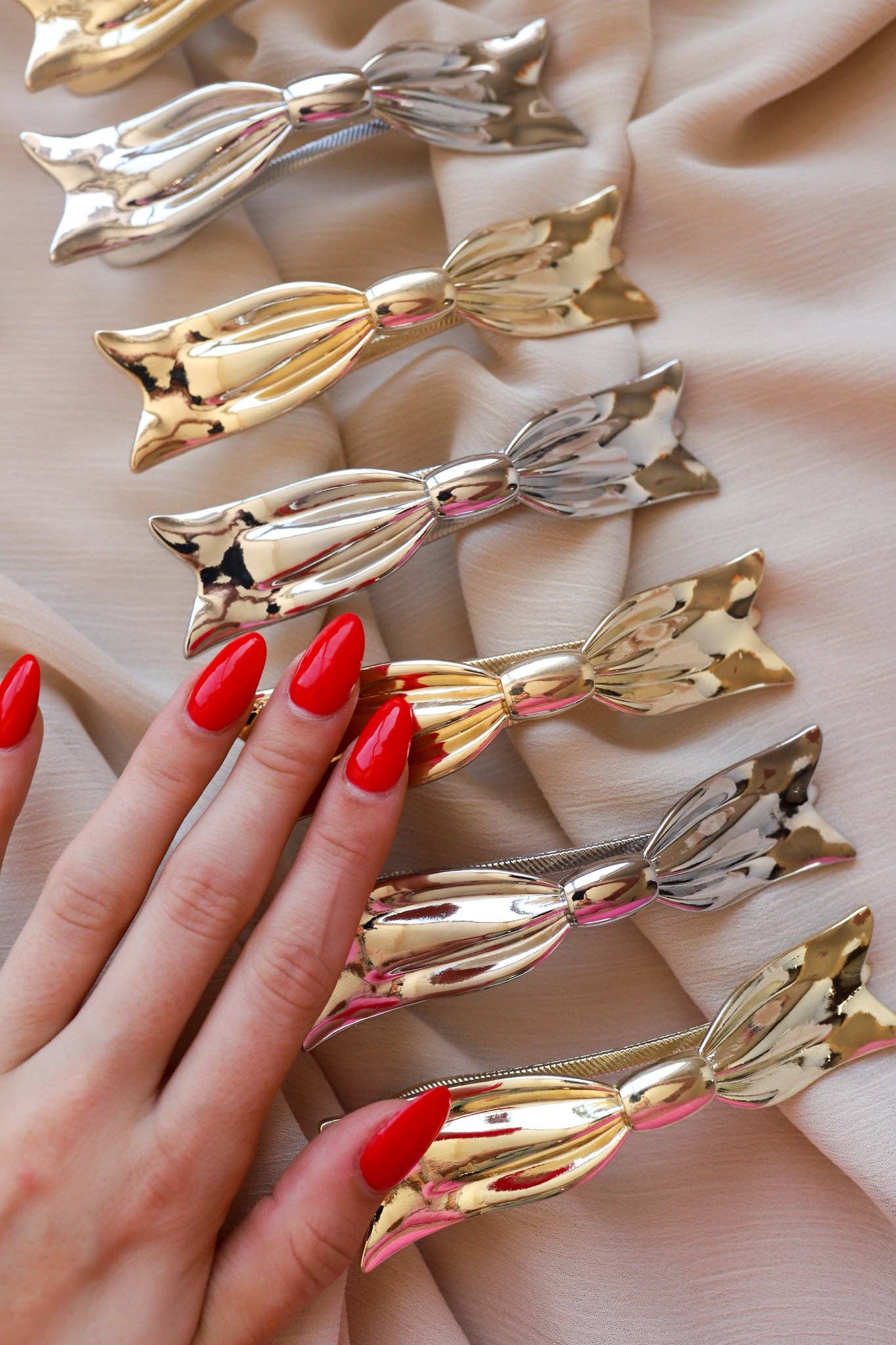 BOW FLAT LAY CLAW ( 2 COLORS ): SILVER