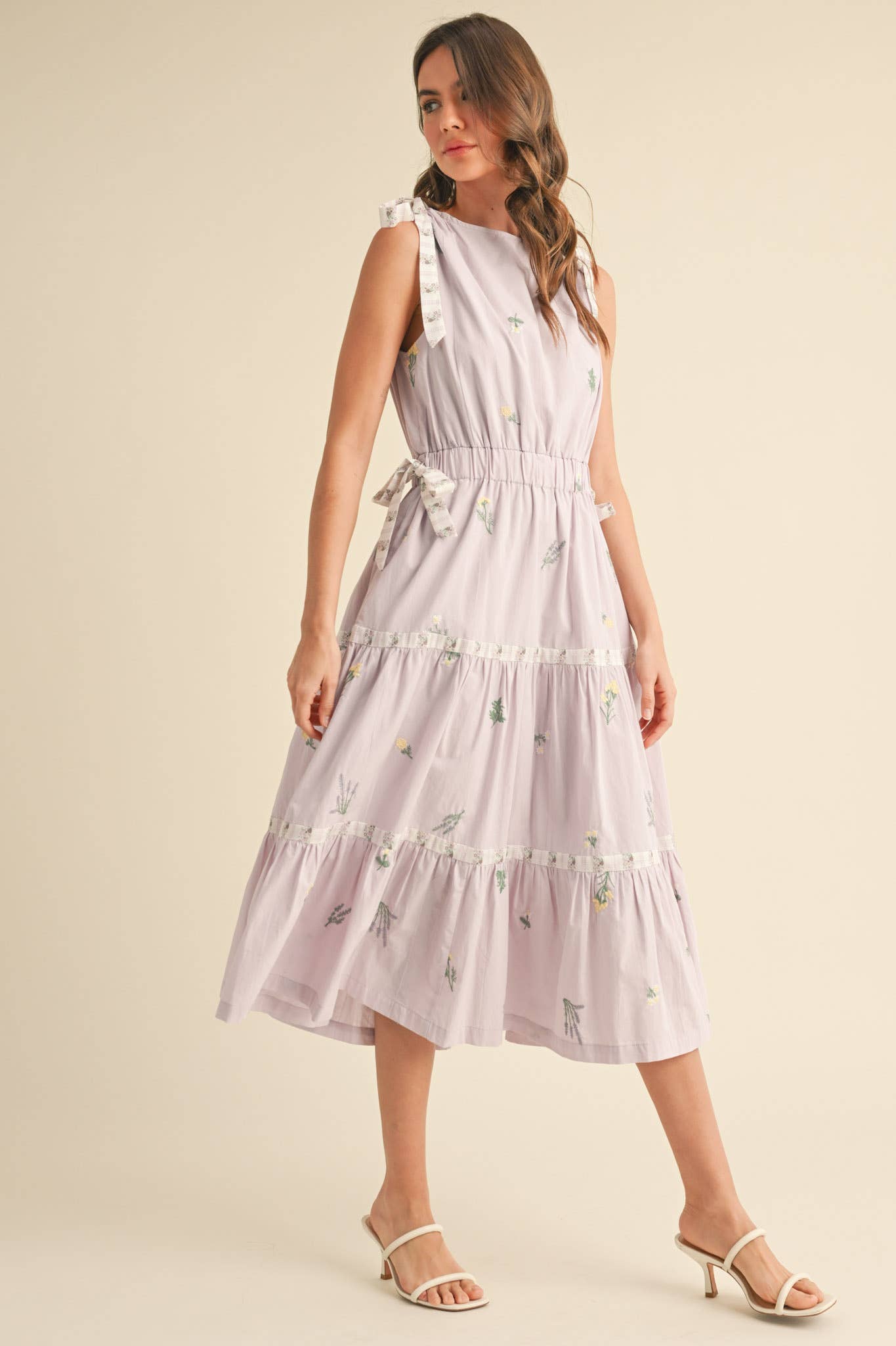 Embroidered Floral Contrast Tiered Midi Dress Medium