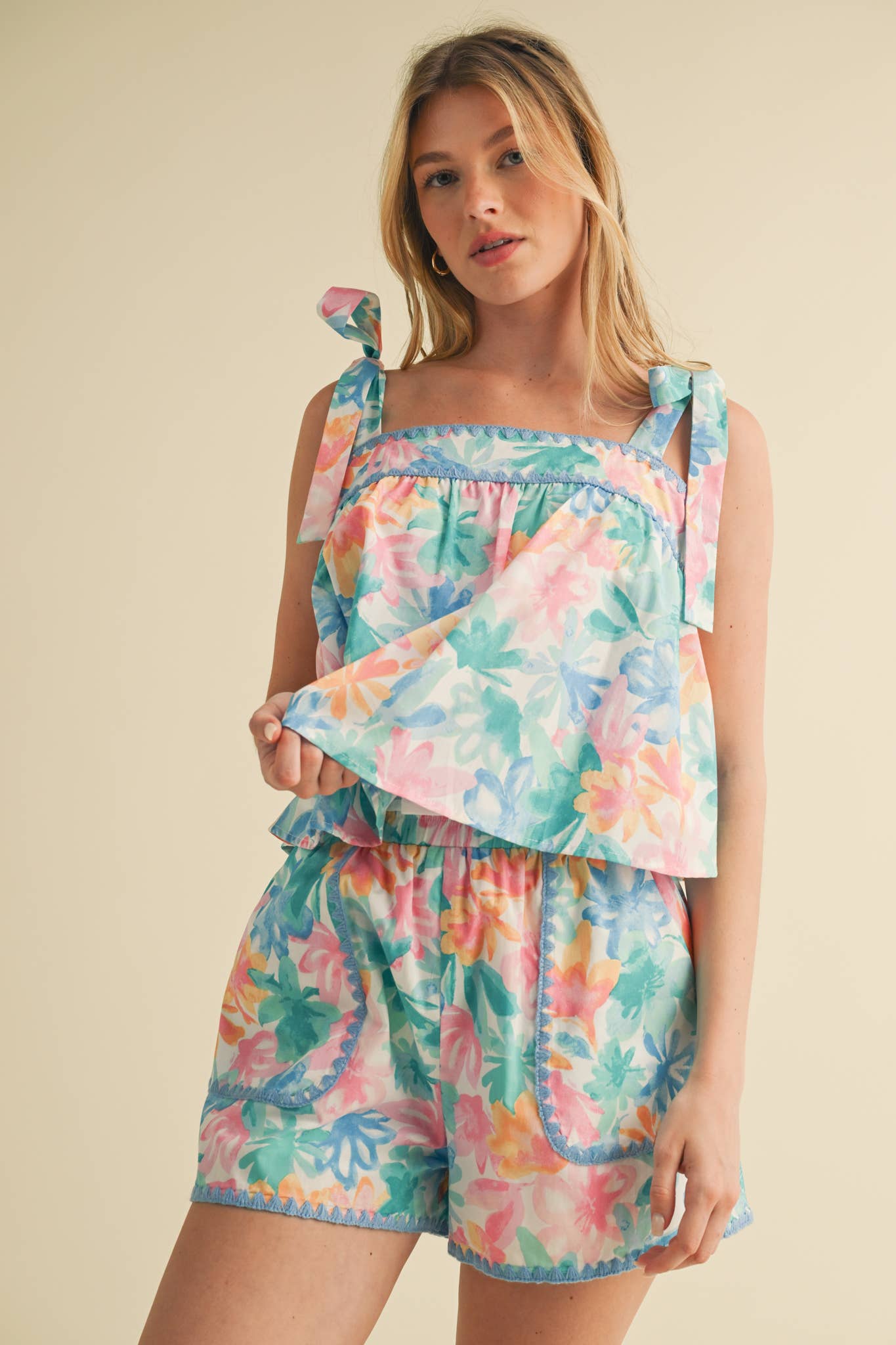 EXCLUSIVE FLORAL TIE SHOULDER TOP AND SHORTS SET