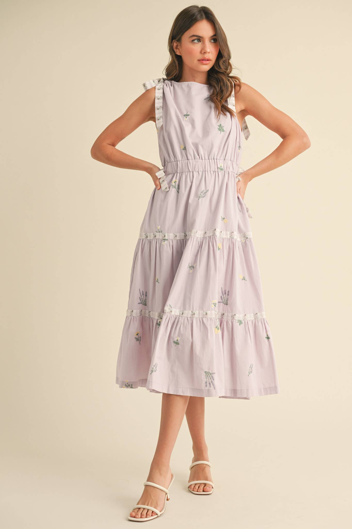 EMBROIDERED FLORAL CONTRAST TIERED MIDI DRESS