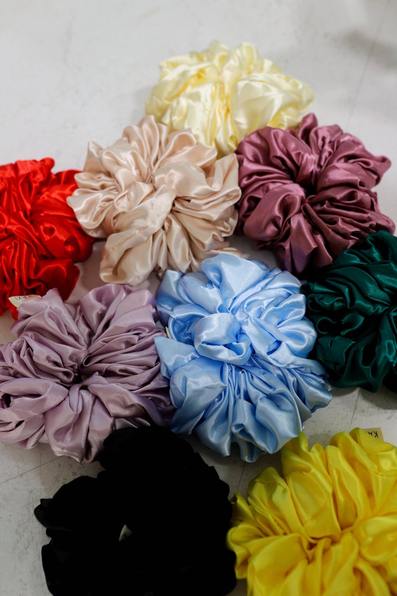 THE JUMBO SLEEP SCRUNCHIES: CHAMPAGNE