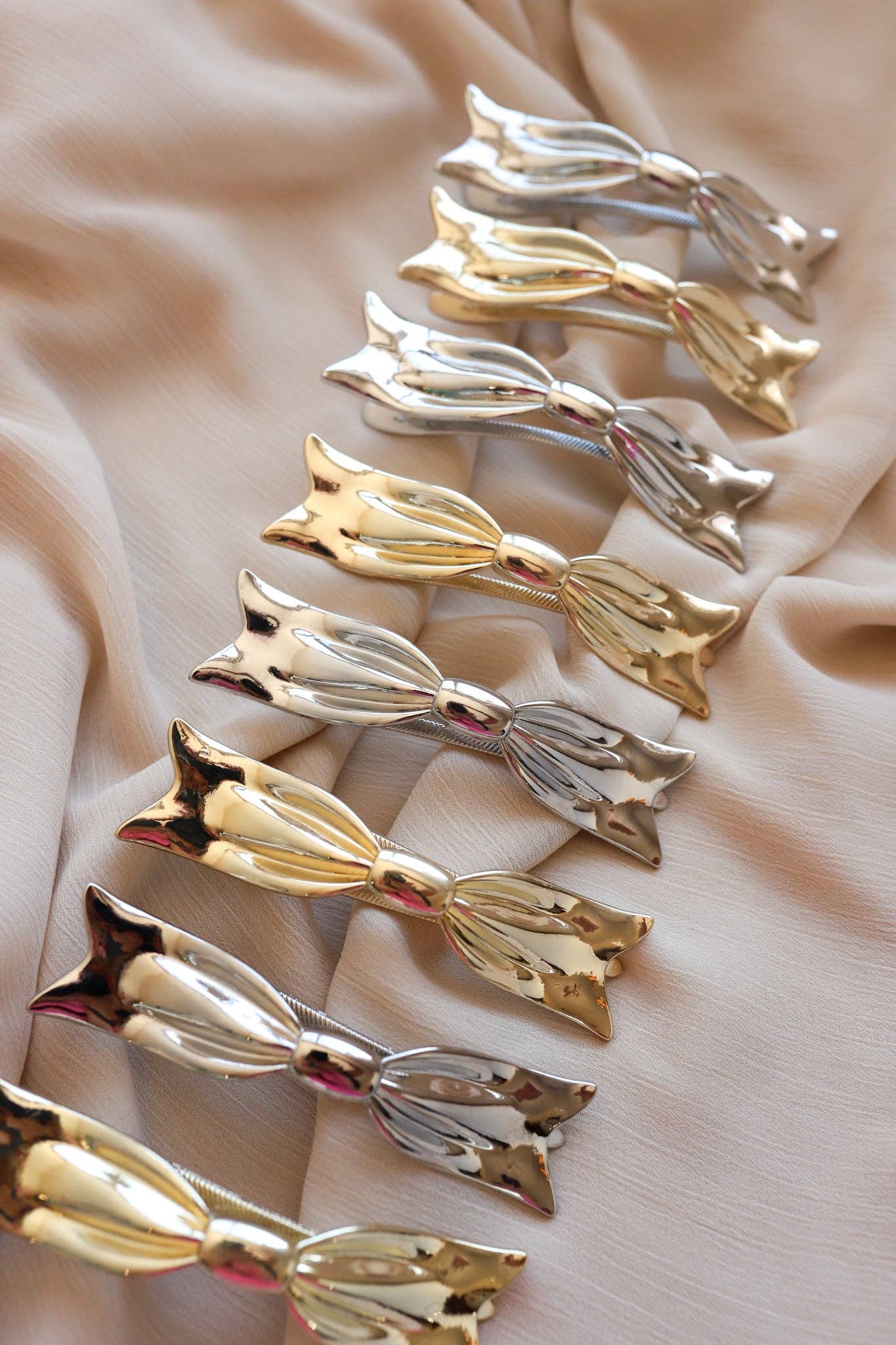 BOW FLAT LAY CLAW ( 2 COLORS ): SILVER