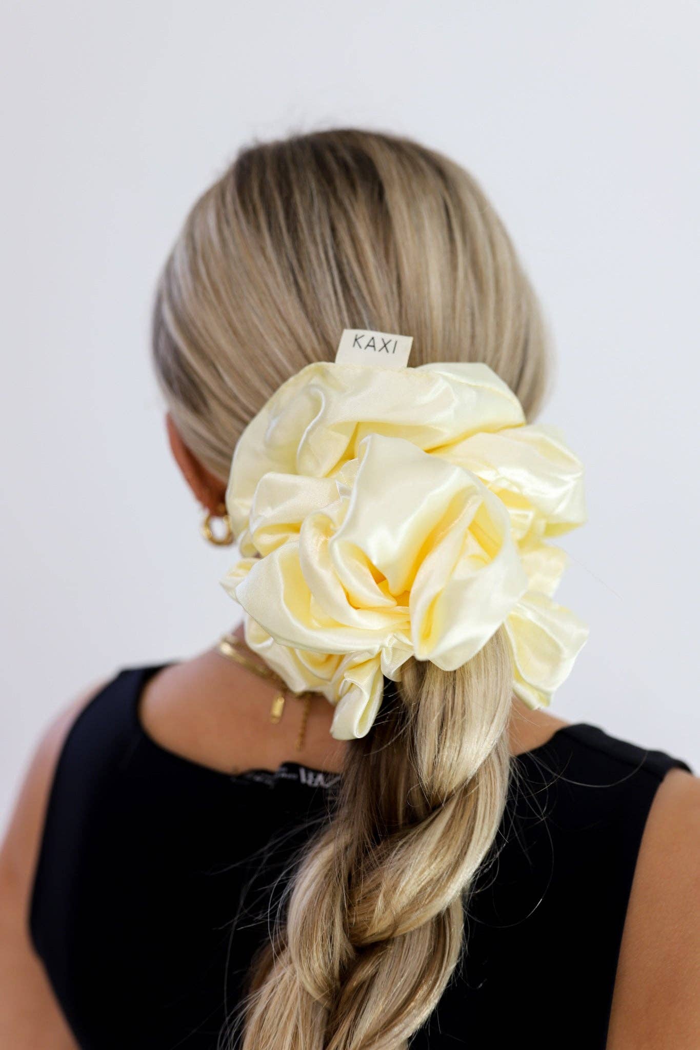 THE JUMBO SLEEP SCRUNCHIES: CHAMPAGNE