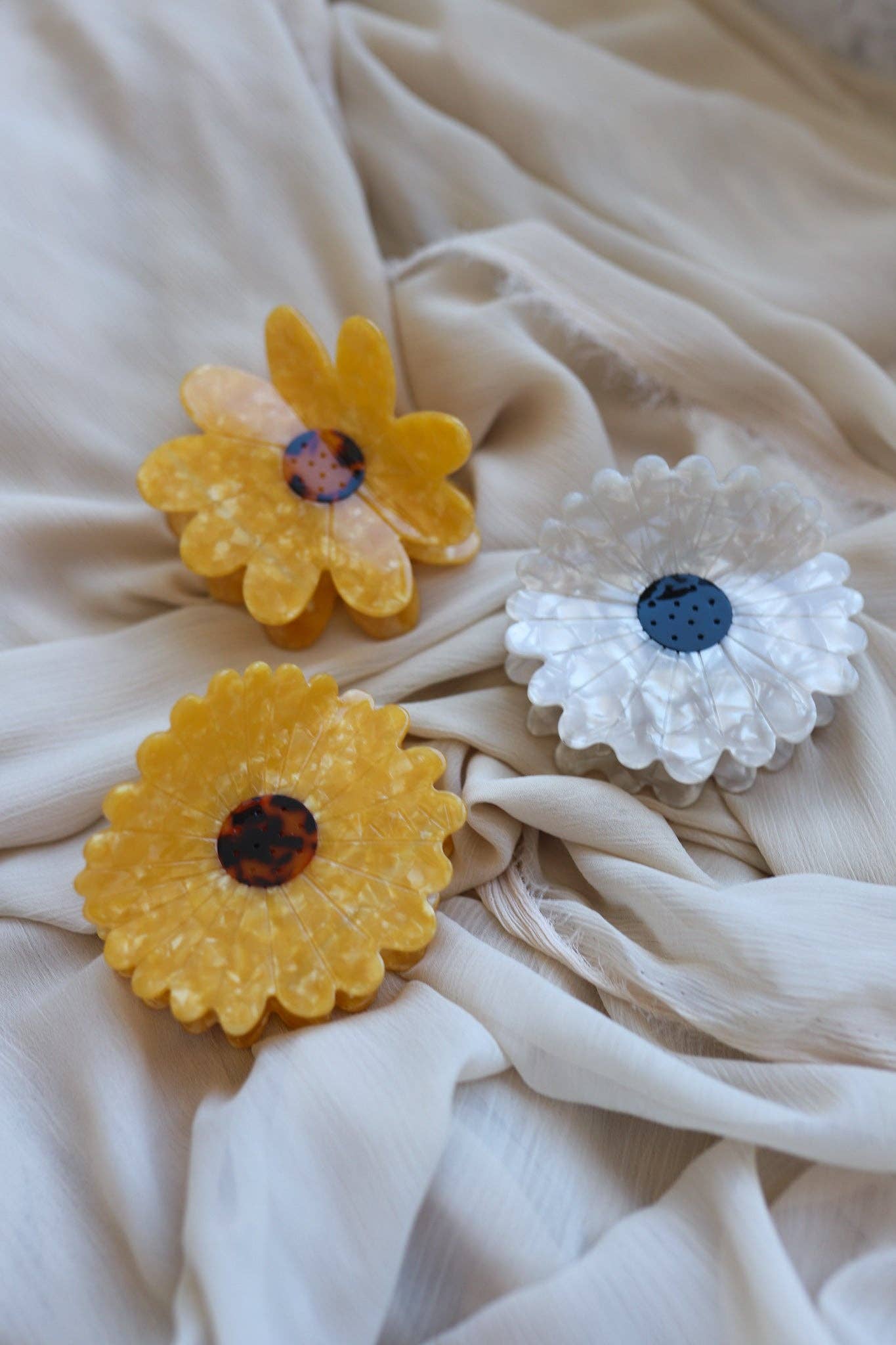 JUMBO FLOWER CLAW: HONEY SMALL PETAL