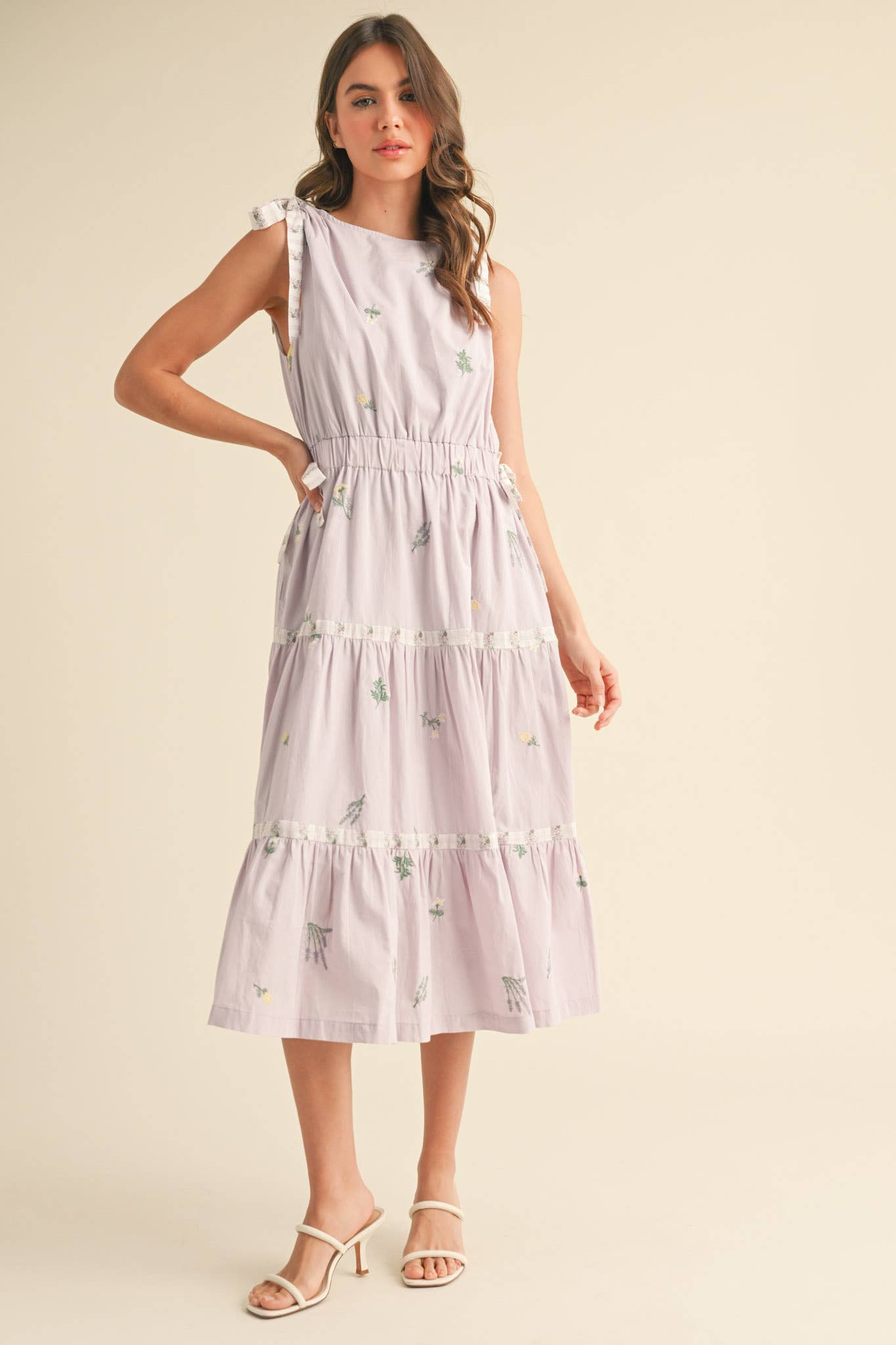 EMBROIDERED FLORAL CONTRAST TIERED MIDI DRESS