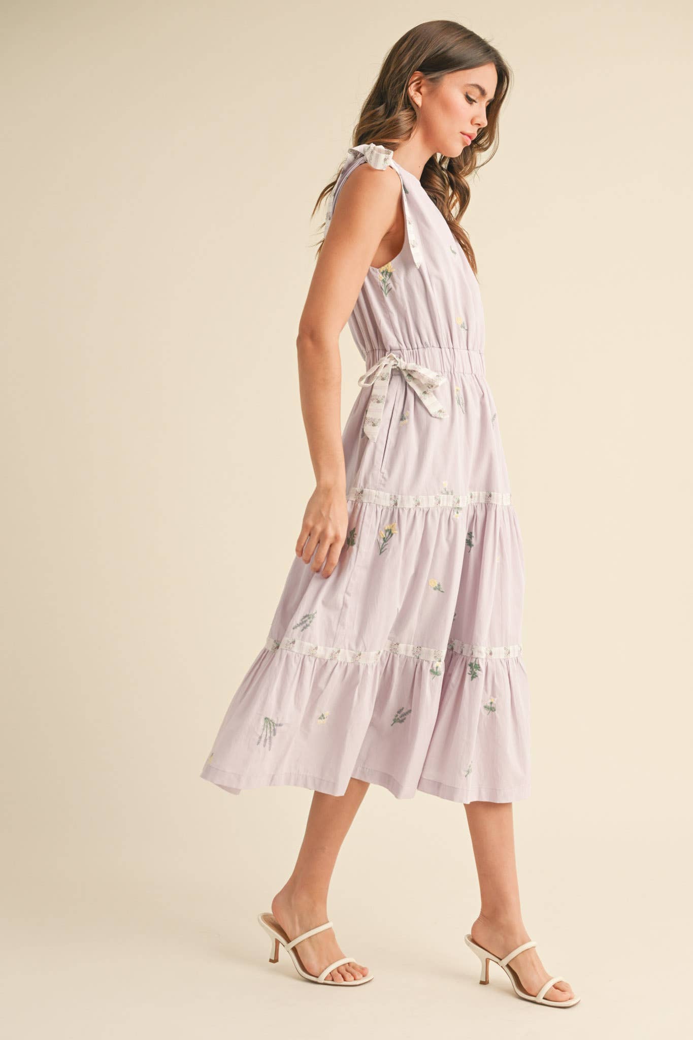 EMBROIDERED FLORAL CONTRAST TIERED MIDI DRESS Small EMBROIDERED FLORAL CONTRAST TIERED MIDI DRESS Small