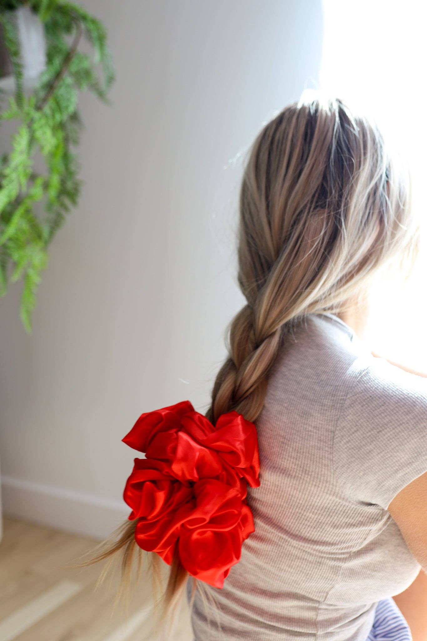 THE JUMBO SLEEP SCRUNCHIES: CREAM