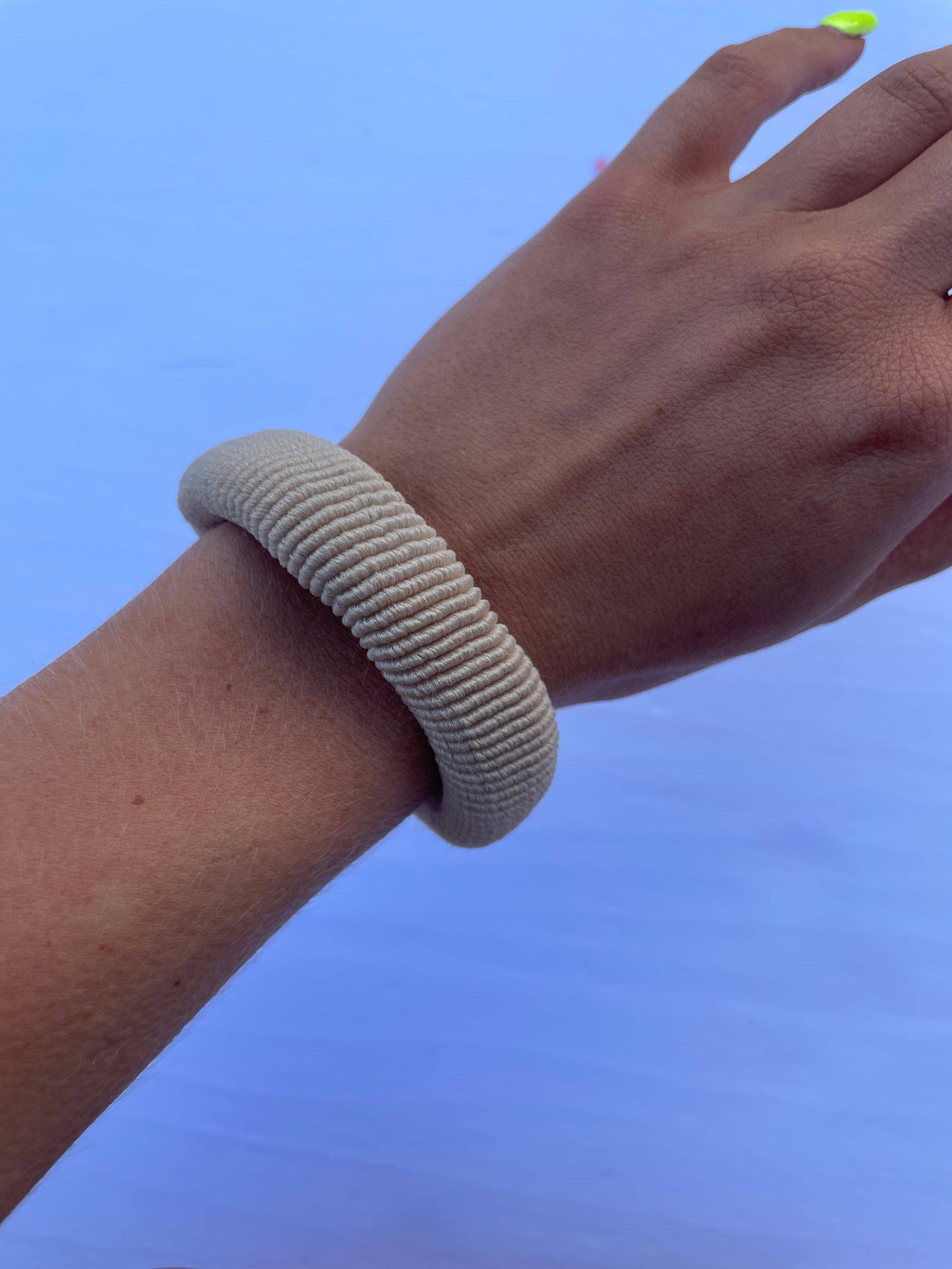 THE OVERSIZED SLICK-BACK PONYTAILS ( pack of 3): BLONDE