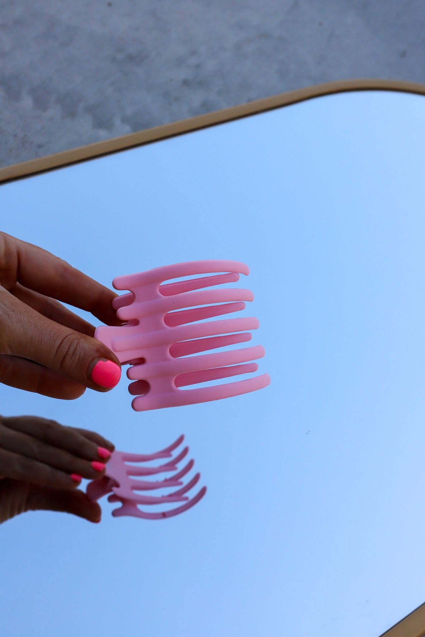 THE KAXI WIDE LAY DOWN CLAW ( 10 COLORS ): MATTE PINK