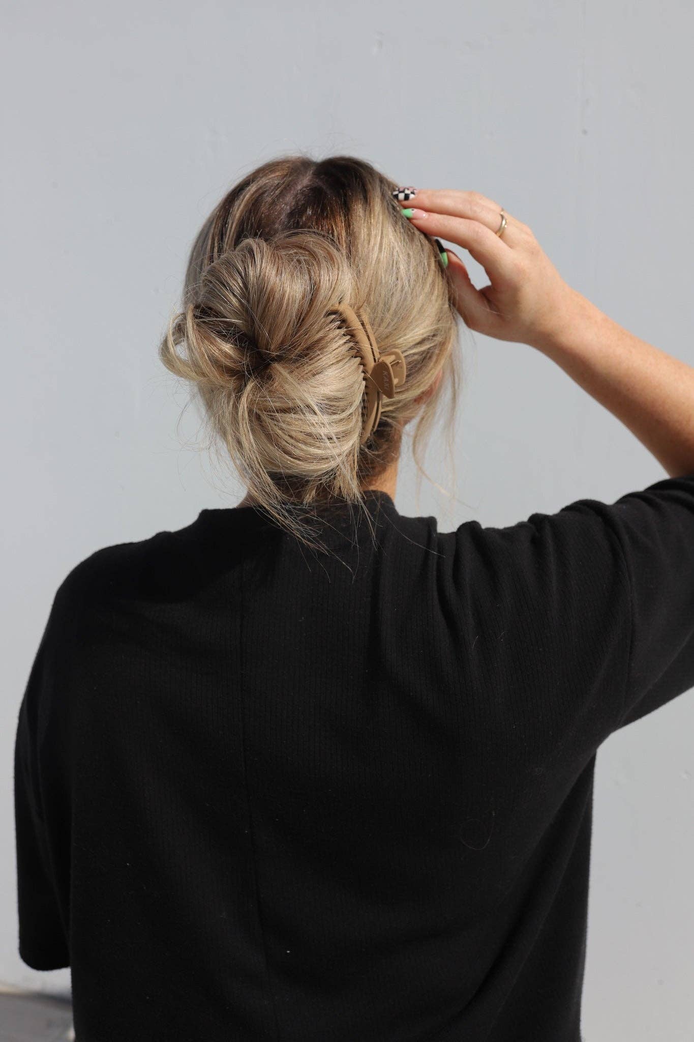 MIDI HOLD EVERYTHING CLAW ( 13 COLORS ): LIGHT BROWN