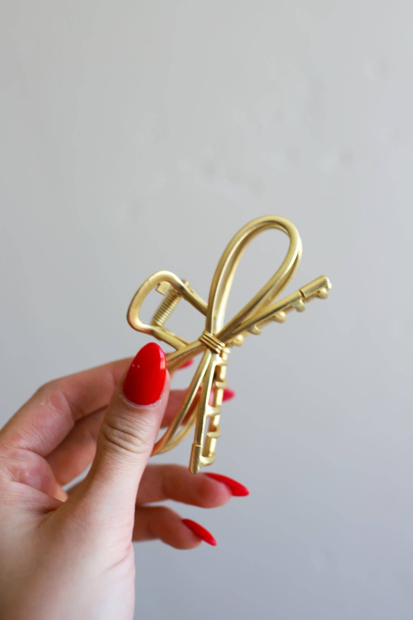 THE 2.0 METAL BOW CLAW